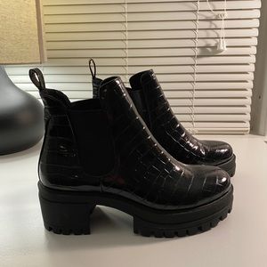 Women’s forever 21 STEVE MADDEN LOOK ALIKE booties